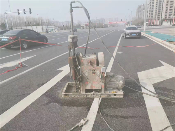 兰洋镇公路路面下沉沉降开裂注浆加固施工